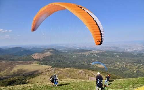 paragliding, paraglider wing, paraglider, wing, free flight, fifth wheel, sport, adventure, nature, hobbies, aircraft, blue sky, puy dome auvergne, wind, fly