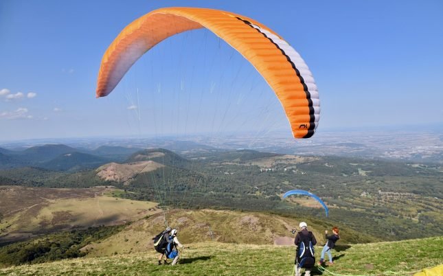 paragliding, paraglider wing, paraglider, wing, free flight, fifth wheel, sport, adventure, nature, hobbies, aircraft, blue sky, puy dome auvergne, wind, fly